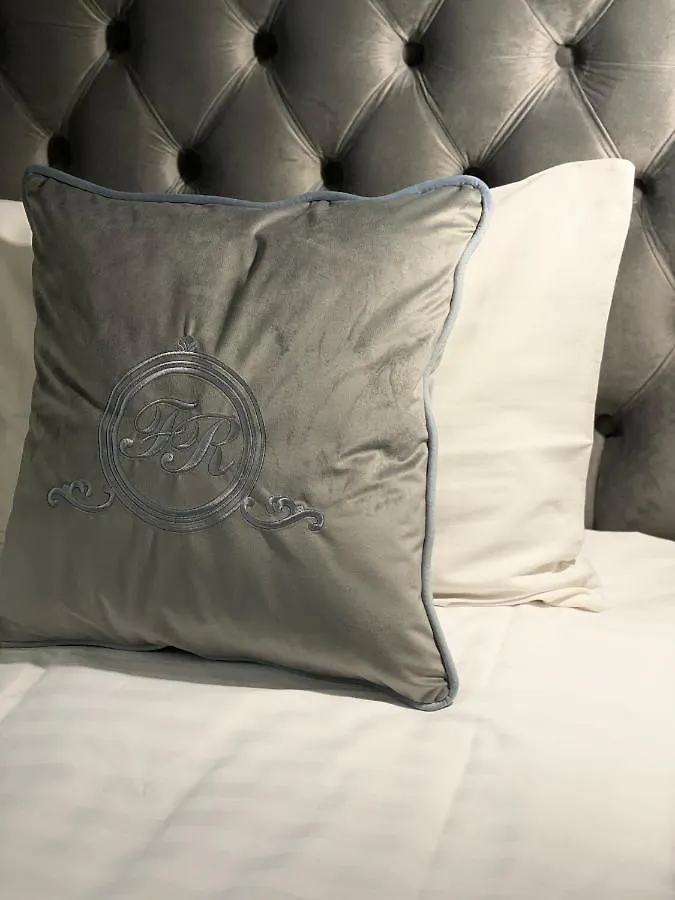 Family Residence Boutique Hotel 리비프