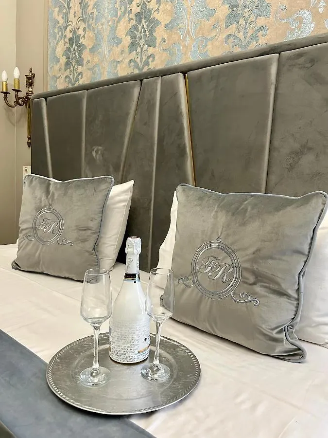Family Residence Boutique Hotel 리비프