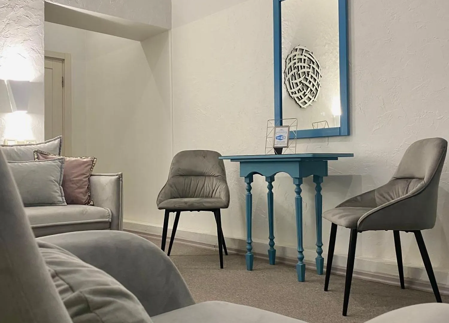 Family Residence Boutique Hotel 리비프