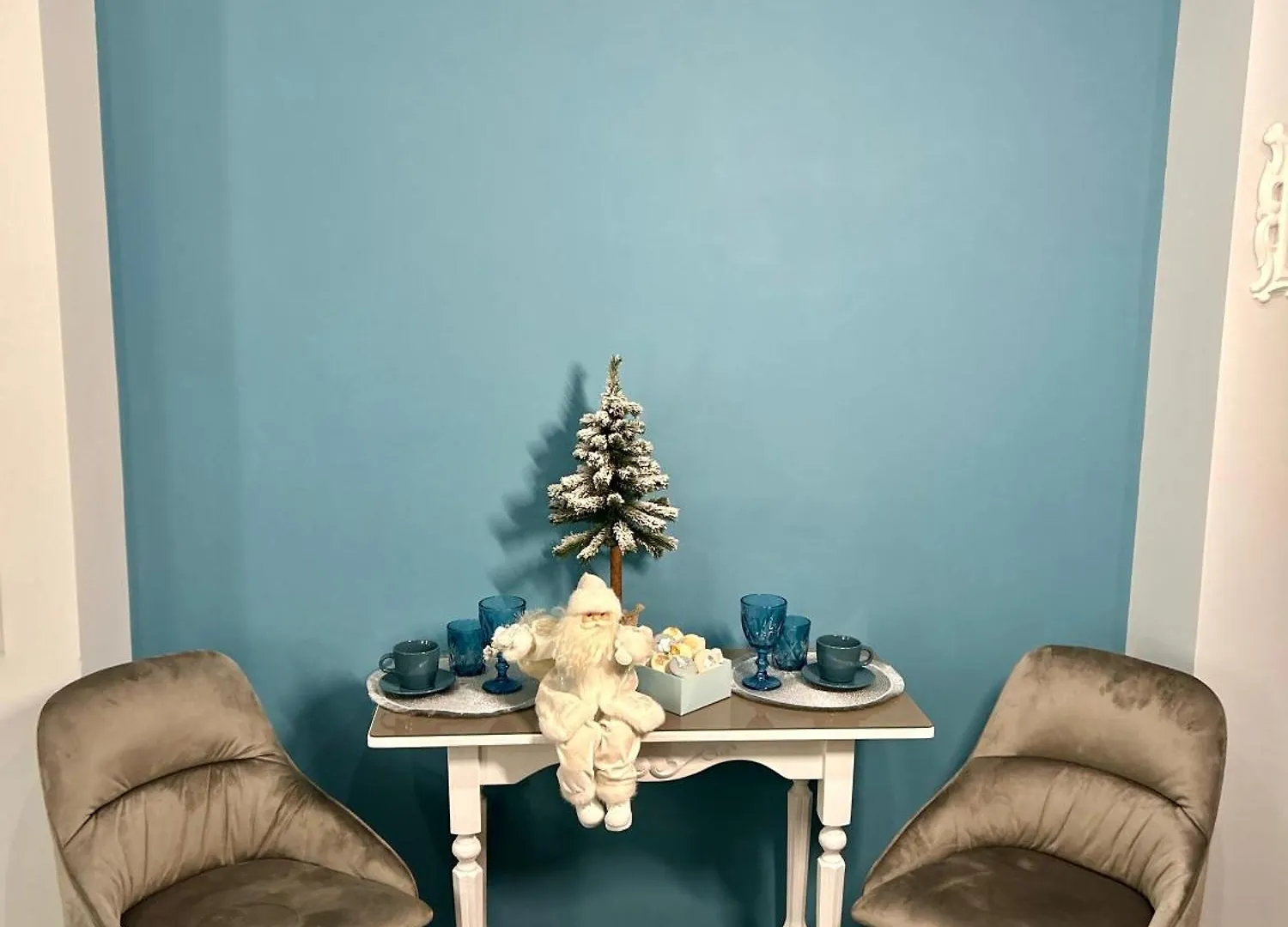 Family Residence Boutique Hotel 리비프