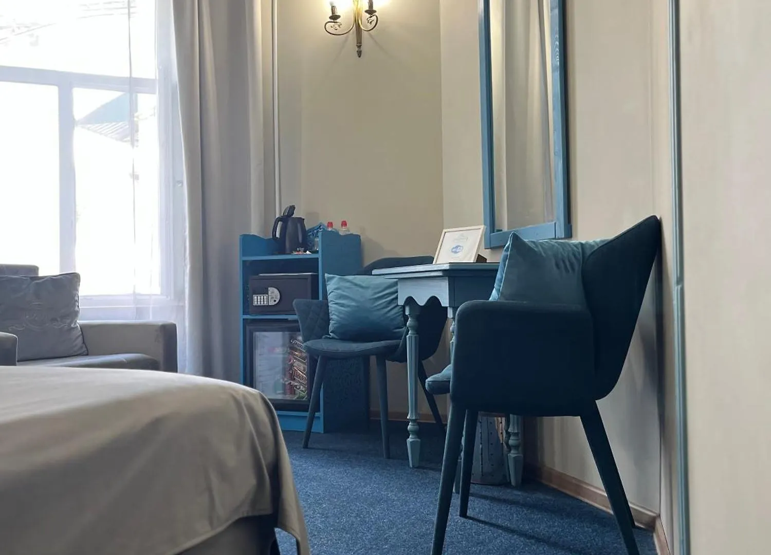 Family Residence Boutique Hotel 리비프