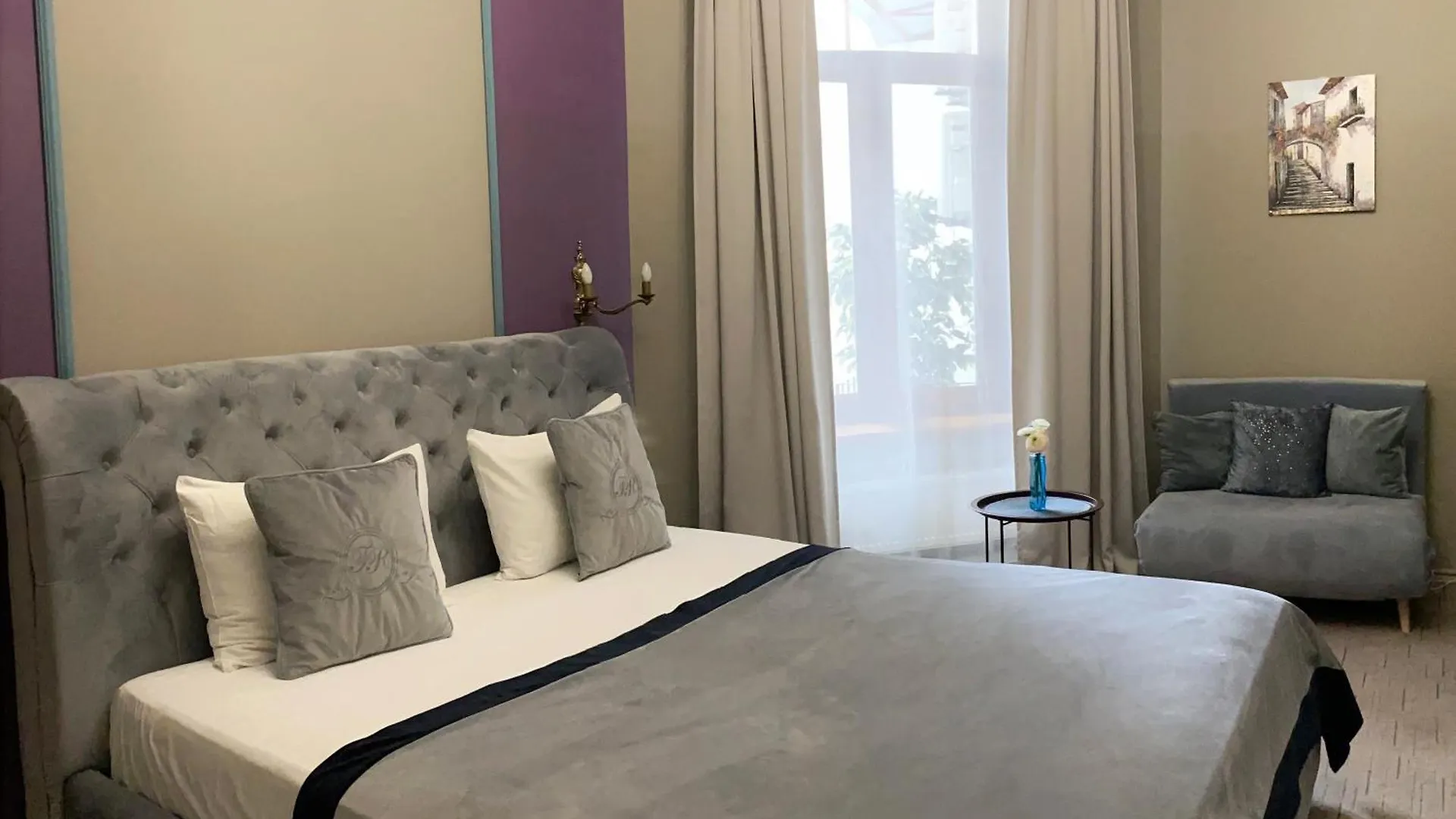 Family Residence Boutique Hotel 리비프