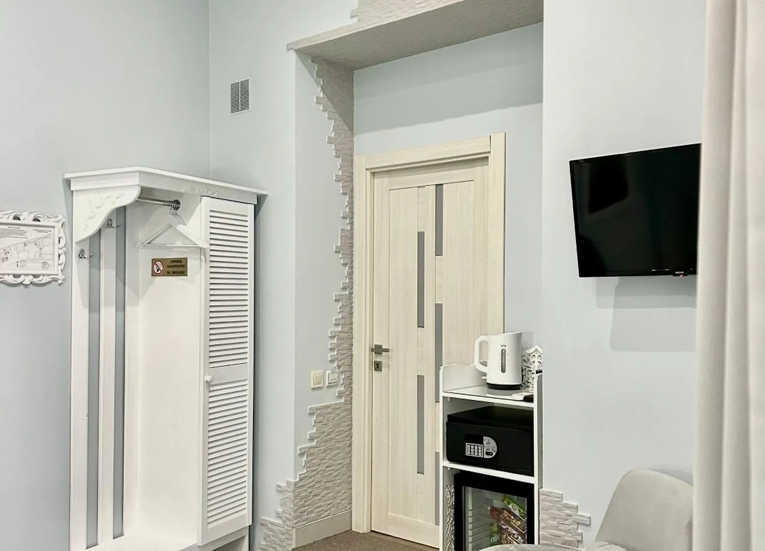 Family Residence Boutique Hotel 리비프