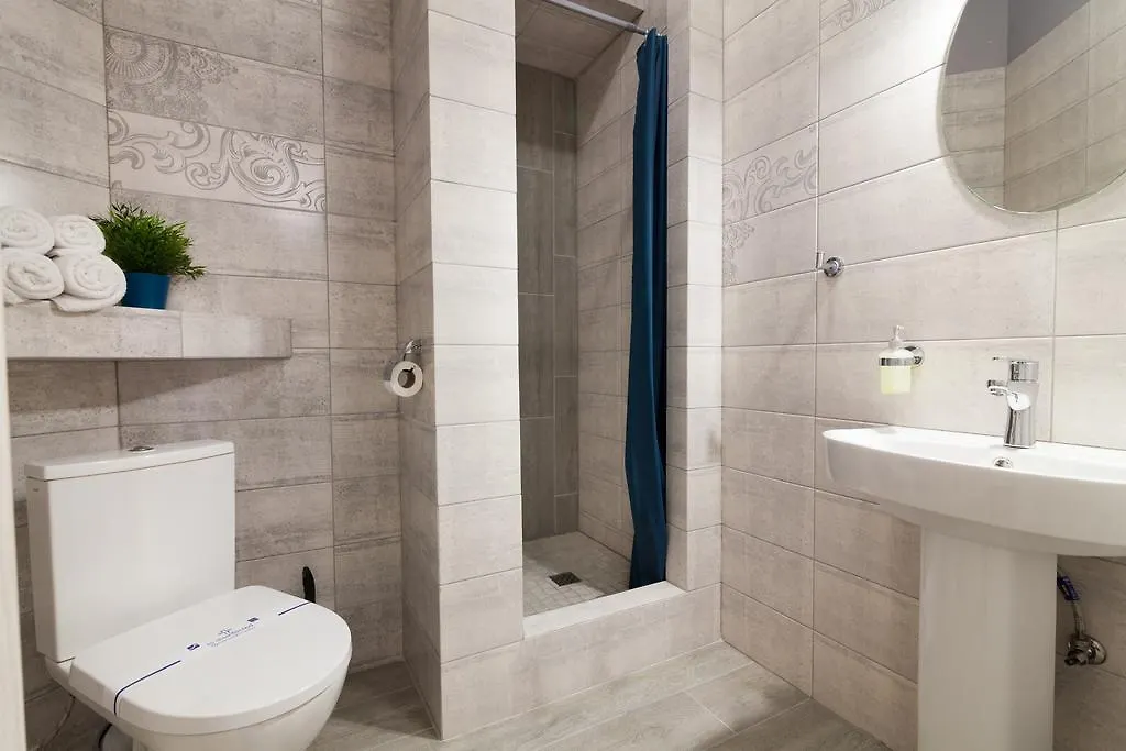 Family Residence Boutique Hotel 리비프