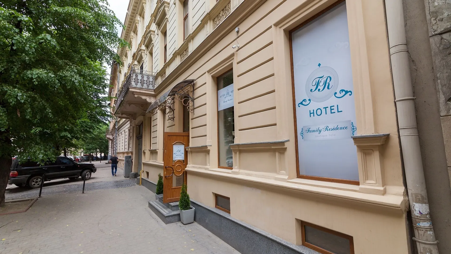Family Residence Boutique Hotel 리비프