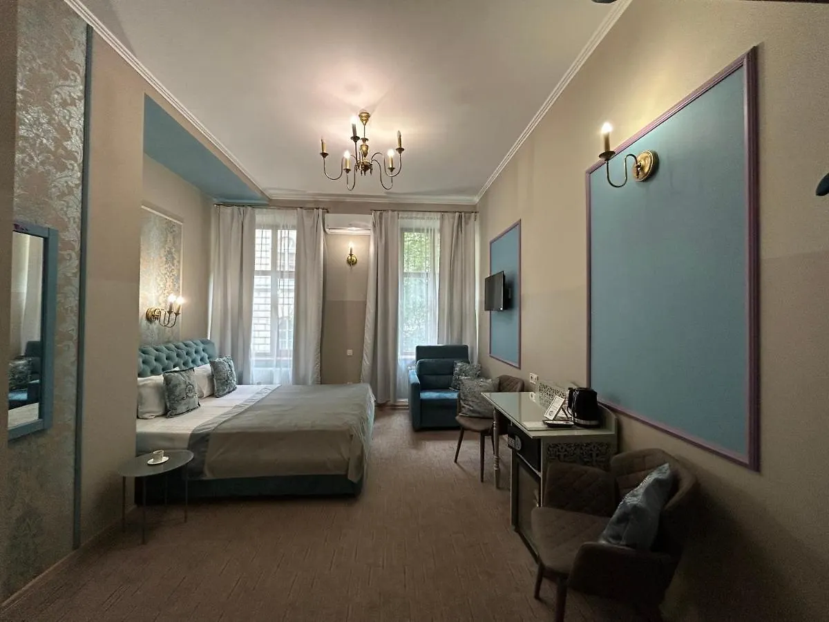Family Residence Boutique Hotel Lviv 4*,